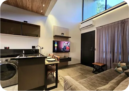 Sala e cozinha de uma das suítes